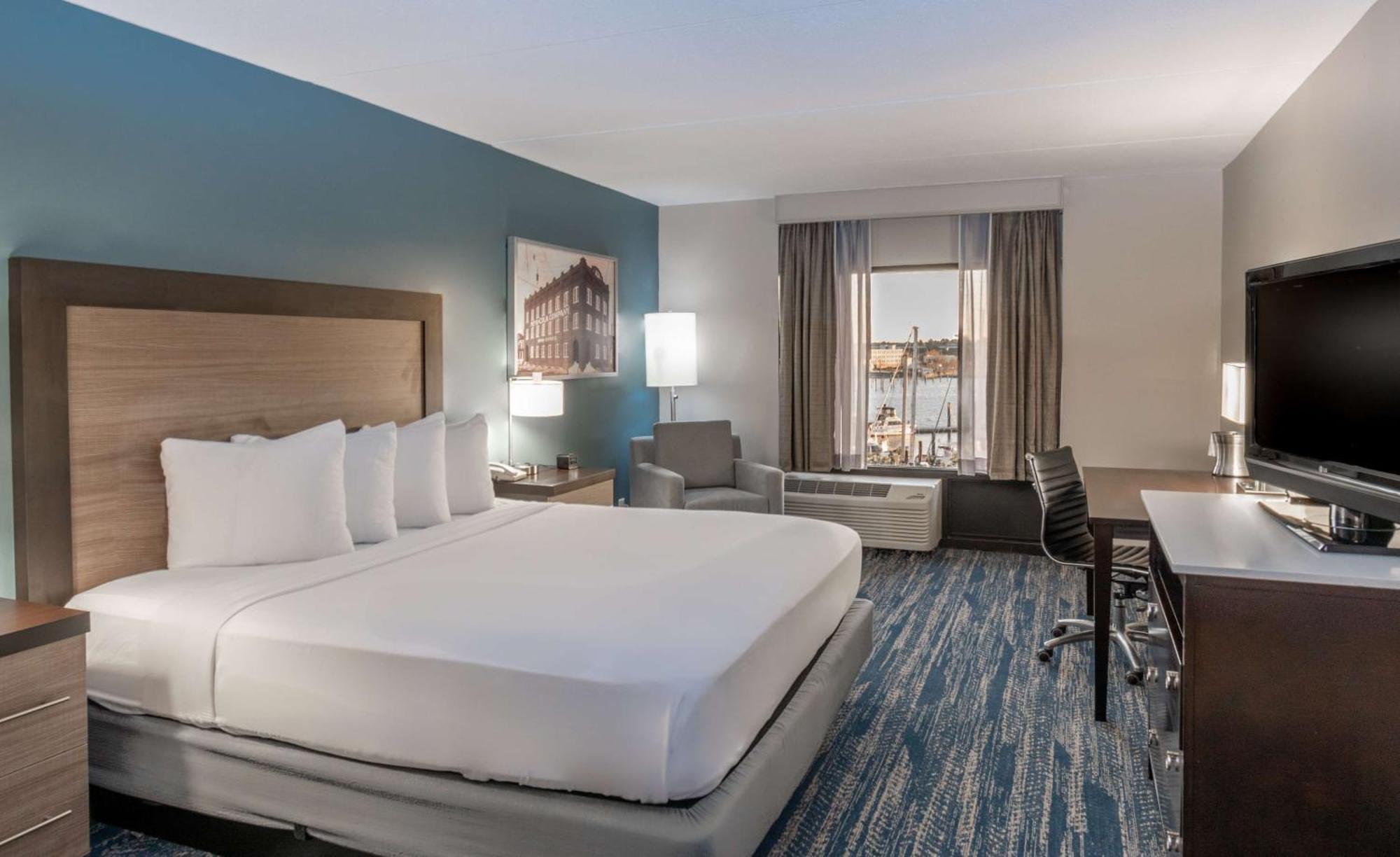 King Room with Bath Tub - Disability Access